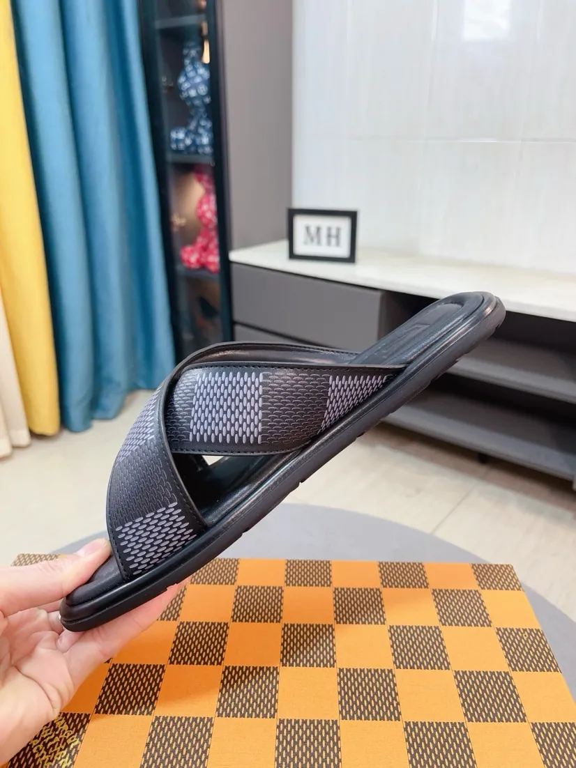 Men's shoes 💰340🌹🌹 (lv-Louis Vuitton) New men's slippers, high-end boutique, exquisite embossed logo decoration on the upper, fine workmanship, super soft soles, casual, loose and comfortable, a must-have in summer! \nsize：38-44